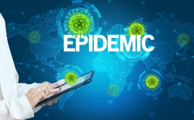 Doktor tıbbi kayıtları dolduruyor.