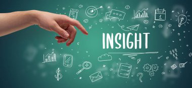 İşletme yazıtlarına işaret eden kırpılmış elin yakın çekimi