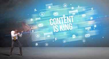 Şemsiyeyle savunma yapan iş adamı