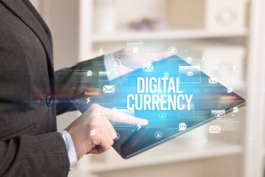 Modern teknoloji konseptini arayan bir tabletin yakın çekimi