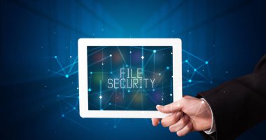 Tablet tutan kişi, güvenlik kavramı