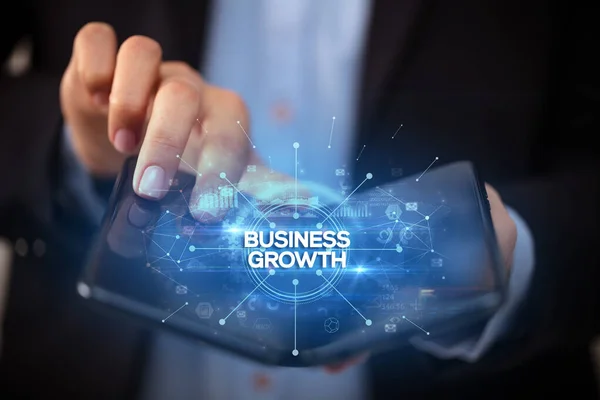 Geschäftsmann mit faltbarem Smartphone, neues Geschäftskonzept — Stockfoto