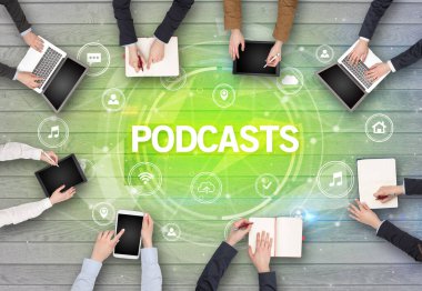 Bir grup insan toplantı yapıyor.