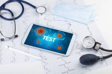 Yazılı bir tablet pc 'nin yakın görüntüsü