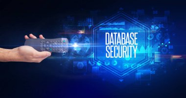 El ele tutuşan kablosuz çevre, siber güvenlik kavramı