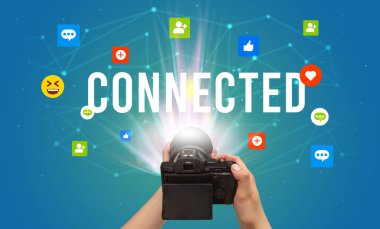 Sosyal medya içeriğini yakalamak için kamera kullanılıyor