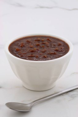 Esnaf Meksika isot sos tüm Meksika, Teksas-Meksika Tarifleri ve iki taraf için mükemmel bir lezzetli dumanlı lezzet ile vintage carrara mermer tabloda.