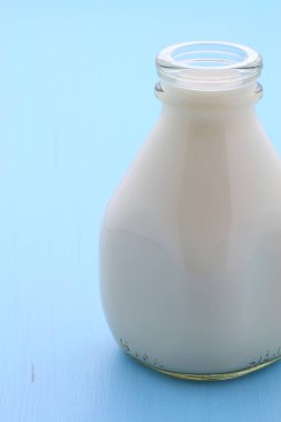 Lezzetli taze süt, bir beslenme birincil kaynaklar.