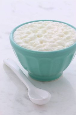 Lezzetli, besleyici ve sağlıklı taze peynir vintage carrara mermer ayarı hakkında.