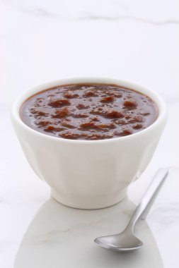 Esnaf Meksika isot sos tüm Meksika, Teksas-Meksika Tarifleri ve iki taraf için mükemmel bir lezzetli dumanlı lezzet ile vintage carrara mermer tabloda.