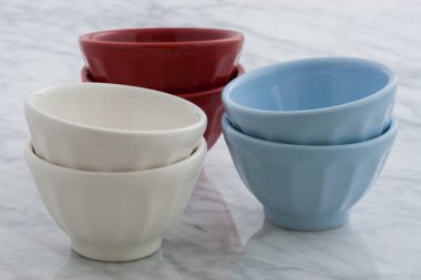 muhteşem café au lait carrara mermer tezgah üstüne kaseler
