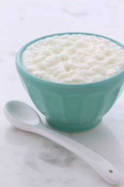 Lezzetli, besleyici ve sağlıklı taze peynir vintage carrara mermer ayarı hakkında.