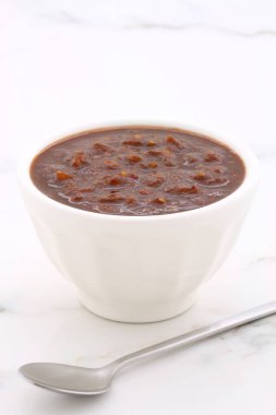 Esnaf Meksika isot sos tüm Meksika, Teksas-Meksika Tarifleri ve iki taraf için mükemmel bir lezzetli dumanlı lezzet ile vintage carrara mermer tabloda.