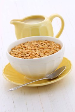 lezzetli ve besleyici kahvaltı müsli veya granola tahıl hafif kızarmış.