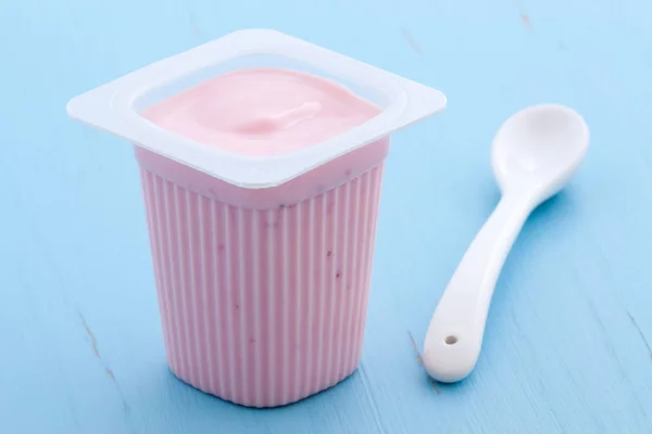 Läckra Kommersiella Franska Vaniljsås Stil Yoghurt Med All Frukt Blandas — Stockfoto