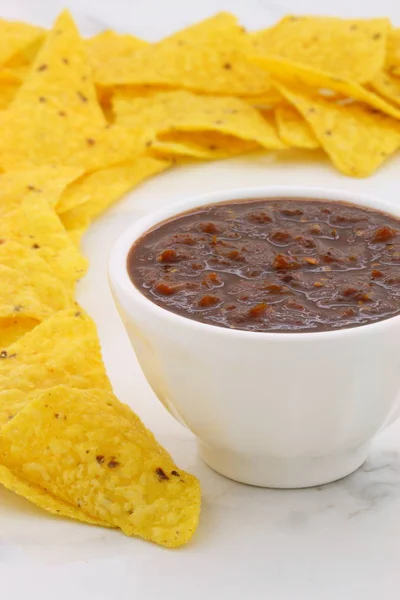 Ambachtelijke Mexicaanse Chipotle Saus Vintage Carrara Marmeren Tafel Met Een — Stockfoto