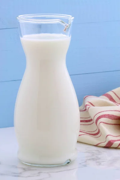 Heerlijke Verse Melk Een Van Belangrijkste Bronnen Van Voeding Vintage — Stockfoto