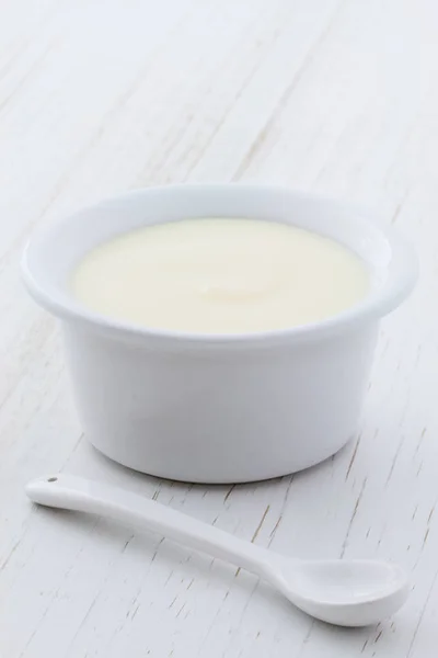 Вкусная Питательная Здоровая Чашка Свежего Йогурта Винтажном Ретро Стиле — стоковое фото