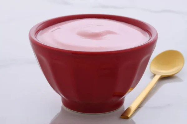 Artisan Långsam Spottas Grekiska Strawberry Yoghurt Med Massor Frukt Och — Stockfoto