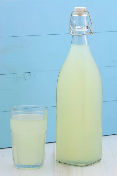 Deliciosa Nutritiva Limonada Orgánica Botella Vintage Vidrio — Foto de Stock