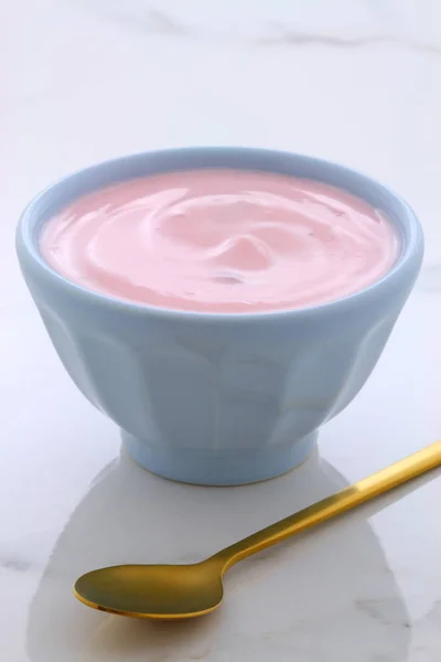 Läckra Franska Vaniljsås Stil Yoghurt Med All Frukt Blandad Släpper — Stockfoto