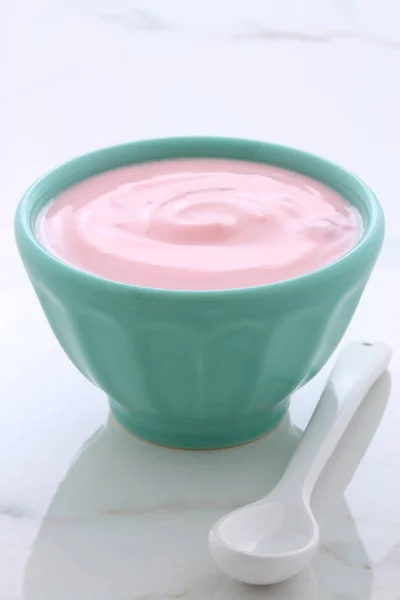 Läckra Franska Vaniljsås Stil Yoghurt Med All Frukt Blandad Släpper — Stockfoto