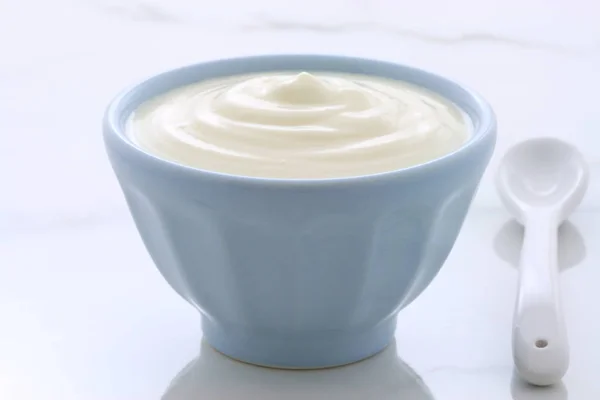 Delicioso Nutritivo Saludable Yogur Fresco Ajuste Mármol Carrara Italiano Vintage —  Fotos de Stock