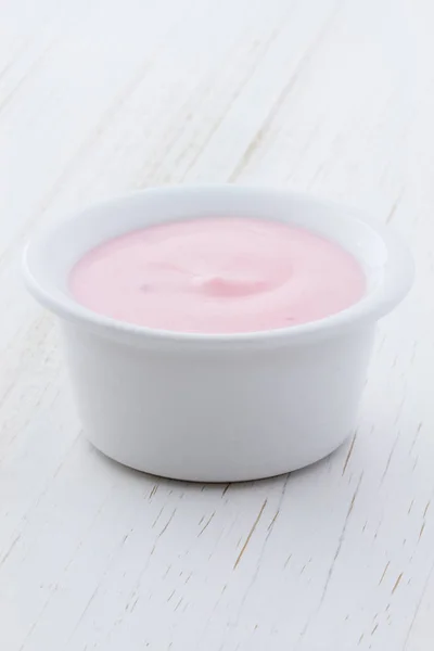 Läckra Kommersiella Franska Vaniljsås Stil Yoghurt Med All Frukt Blandas — Stockfoto