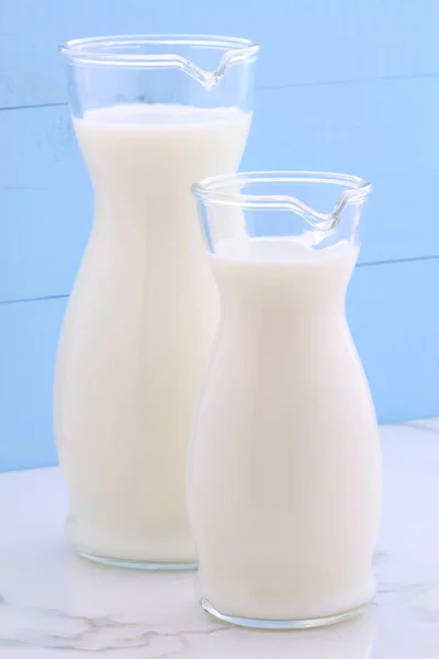 Délicieux Lait Frais Une Des Principales Sources Nutrition Sur Marbre — Photo