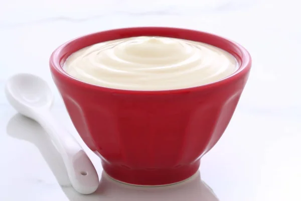 Delizioso Nutriente Sano Yogurt Fresco Liscio Sulla Ciotola Francese Vintage — Foto Stock