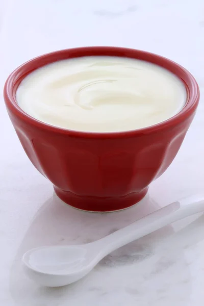 Lecker Nahrhaft Und Gesund Frischer Joghurt Auf Carrara Marmor — Stockfoto