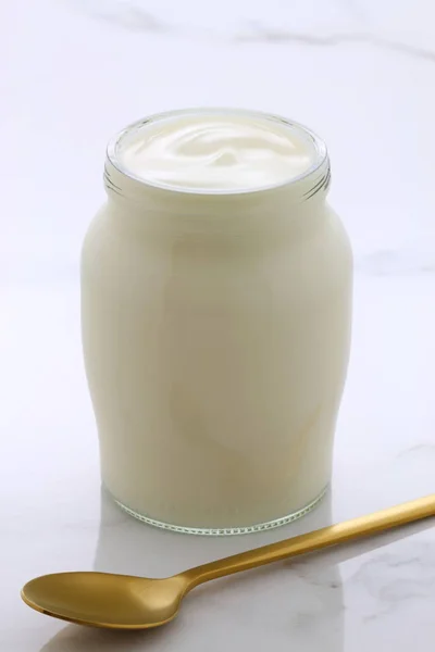 Pyszne Pożywne Zdrowe Świeże Jogurt Pot Wzór Włoski Carrara Marmuru — Zdjęcie stockowe