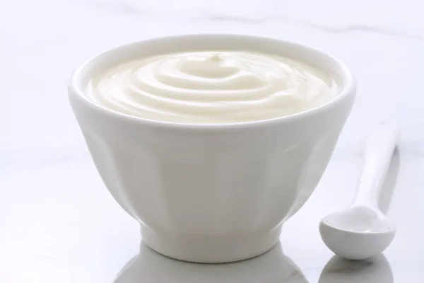 Heerlijke Voedzame Gezond Verse Yoghurt Vintage Italiaanse Carrara Marmeren Instelling — Stockfoto