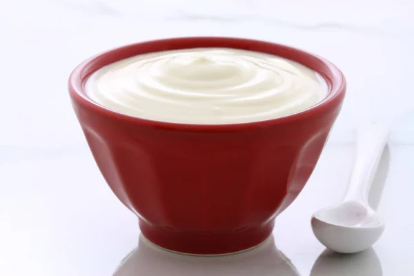 Chutné Výživné Zdravé Čerstvý Jogurt Vinobraní Italské Carrara Mramor Nastavení — Stock fotografie