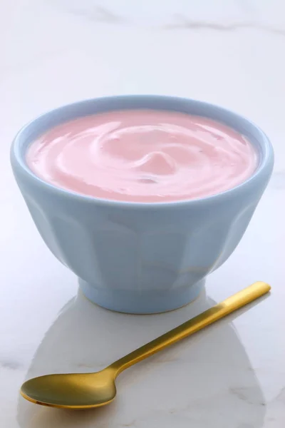 Läckra Franska Vaniljsås Stil Yoghurt Med All Frukt Blandad Släpper — Stockfoto