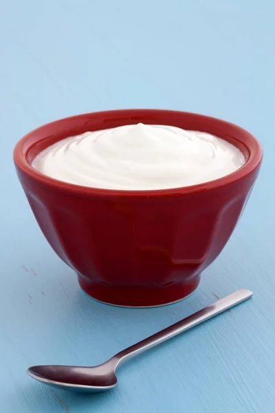 Heerlijke Voedzame Gezonde Verse Griekse Yoghurt Antieke Houten Tafel — Stockfoto