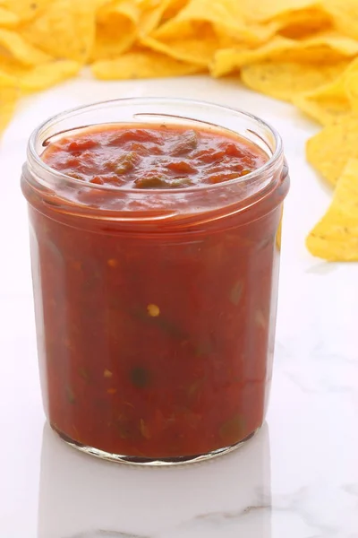 Artisan Meksykański Dip Salsa Vintage Tabela Marmuru Carrara Pyszne Świeże — Zdjęcie stockowe