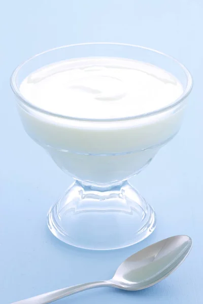 Läckra Näringsrika Och Hälsosamma Fräsch Naturell Yoghurt Vintage Trä Inställning — Stockfoto