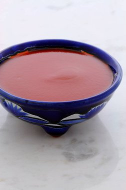 Esnaf bir lezzetli taze sıcak tat ile tüm yemek için mükemmel vintage talavera kupa Meksika sosu.