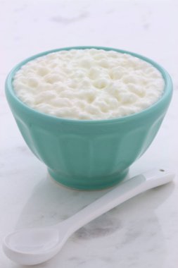 Lezzetli, besleyici ve sağlıklı taze peynir vintage carrara mermer ayarı hakkında.