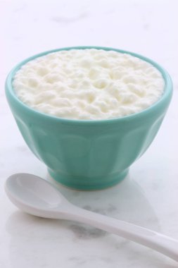 Lezzetli, besleyici ve sağlıklı taze peynir vintage carrara mermer ayarı hakkında.