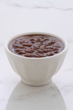 Esnaf Meksika isot sos tüm Meksika, Teksas-Meksika Tarifleri ve iki taraf için mükemmel bir lezzetli dumanlı lezzet ile vintage carrara mermer tabloda.