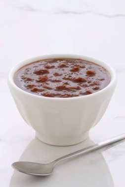 Esnaf Meksika isot sos tüm Meksika, Teksas-Meksika Tarifleri ve iki taraf için mükemmel bir lezzetli dumanlı lezzet ile vintage carrara mermer tabloda.