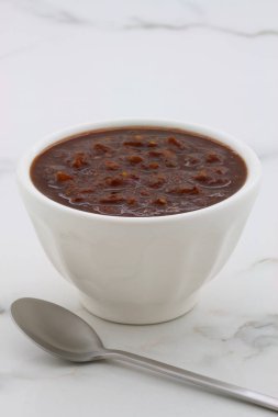 Esnaf Meksika isot sos tüm Meksika, Teksas-Meksika Tarifleri ve iki taraf için mükemmel bir lezzetli dumanlı lezzet ile vintage carrara mermer tabloda.