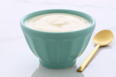 lezzetli, besleyici ve sağlıklı taze yoğurt vintage İtalyan carrara mermer ayarı hakkında.