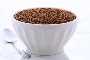 taze ve leziz buğday kepeği tahıl, vintage carrara mermer üzerinde.