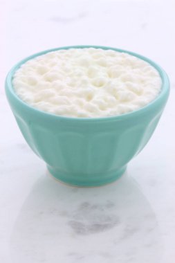 Lezzetli, besleyici ve sağlıklı taze peynir vintage carrara mermer ayarı hakkında.