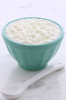 Lezzetli, besleyici ve sağlıklı taze peynir vintage carrara mermer ayarı hakkında.