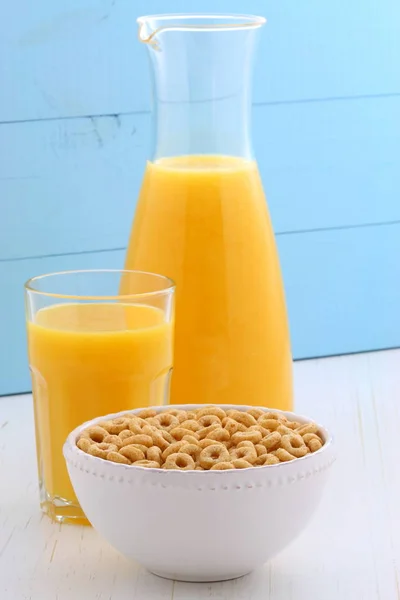 Heerlijke Voedzame Licht Geroosterd Honing Noten Haver Graan Met Melk — Stockfoto
