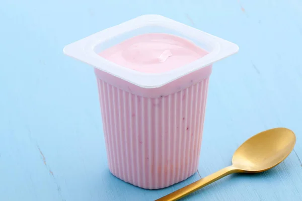 Läckra Kommersiella Franska Vaniljsås Stil Yoghurt Med All Frukt Blandas — Stockfoto